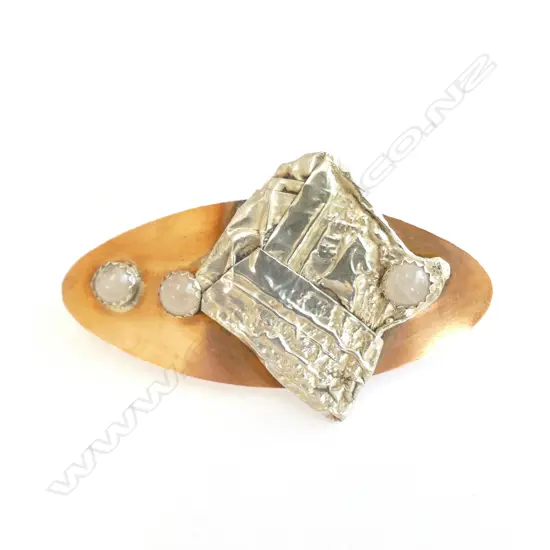 RETRO CATHERINE KNIGHT BROOCH