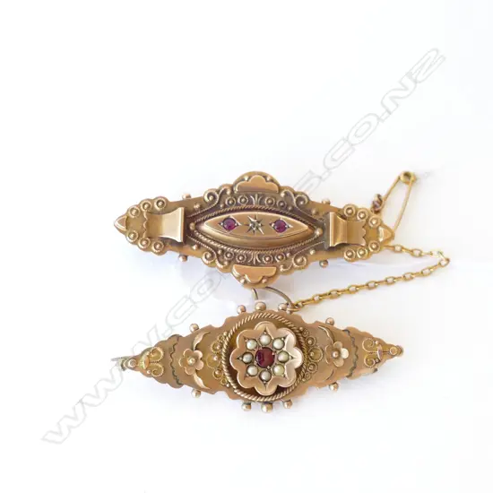 TWO 9CT GOLD VICTORIAN BROOCHES  7gm