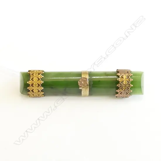 9CT GOLD AND POUNAMU BROOCH (AF)
