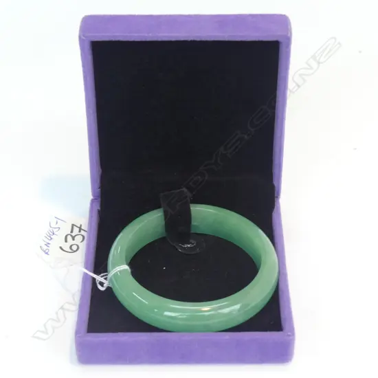 JADE BANGLE BRIGHT GREEN TONE 1/2 ROUND