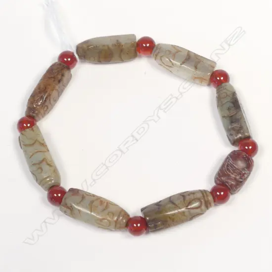 JADEITE CARVED ANIMAL 8 BEAD BRACELET...