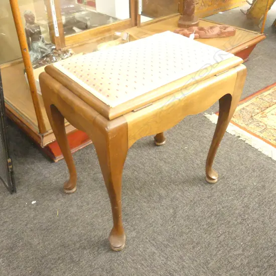 PIANO STOOL