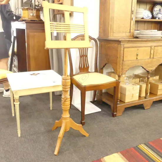 OAK LECTERN ADJ. HEIGHT