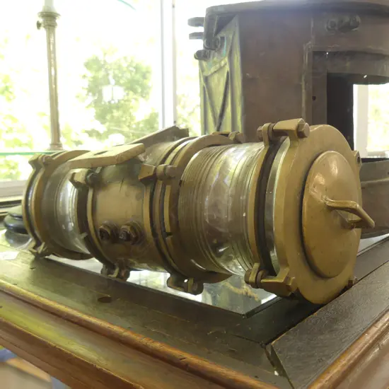 OLD SHIPS AT ANCHOR LAMP BRASS AND GLASS AF