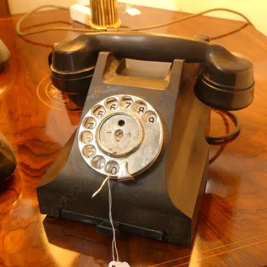 VINTAGE BLACK TELEPHONE