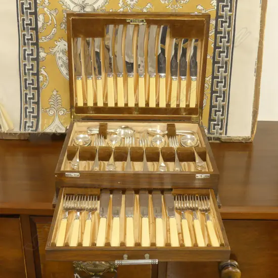 VINERS OF SHEFFIELD 54 PC SILVER PLATE CUTLERY SET + FISH SET