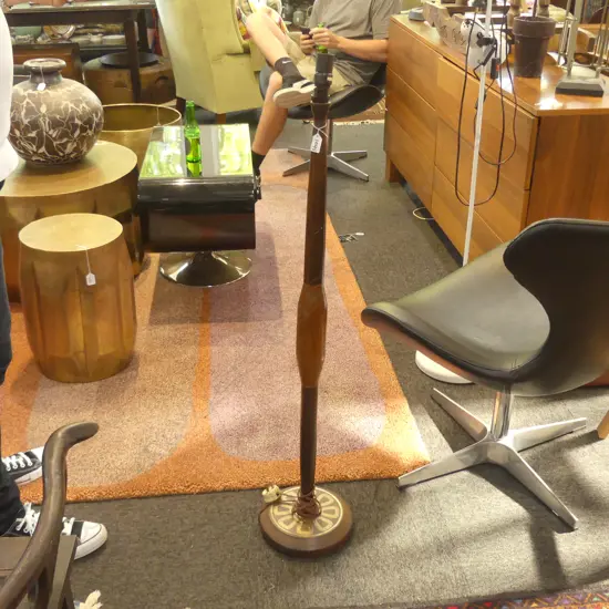 MID CENTURY WOODEN FLOOR LAMP NO SHADE 1170MM H TO FITTING