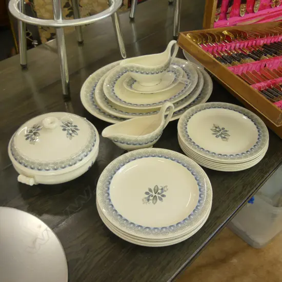 WEDGWOOD RAVILIOUS PART DINNER SET