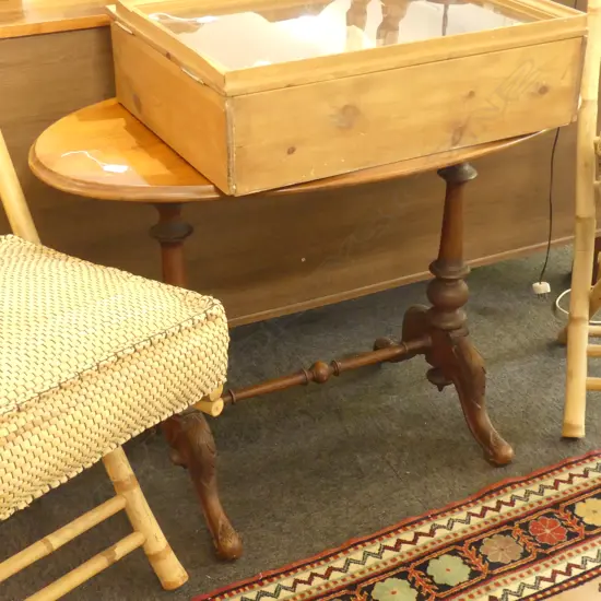 OVAL VICT KAURI SIDE TABLE