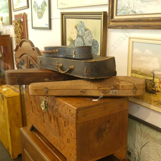 2 VIOLINS, ADDITIONAL CASE AND BANJO