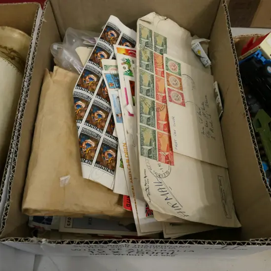 LOT ASST NZ STAMPS + AUSTRALIAN STAMP ALBUM