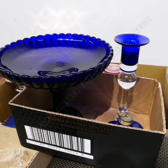 LOT ASST ART GLASS INCL. HOGLUND