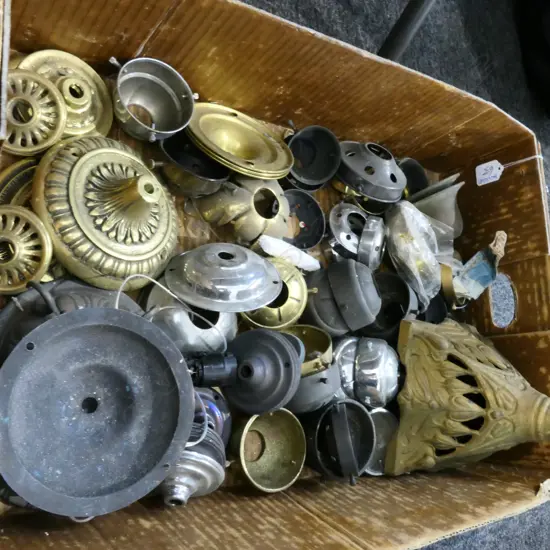 BOX LOT VINTAGE LIGHT FITTING ATTACHMENTS, ETC