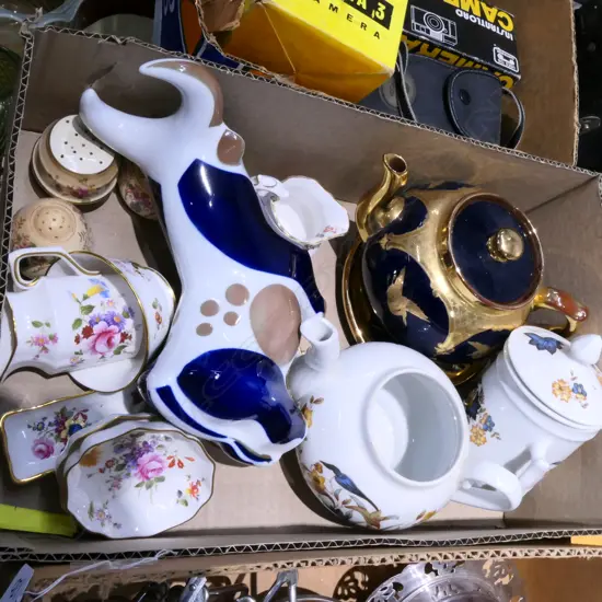 LOT ASST CHINA INCL. RCD POSIES