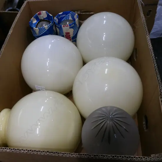 BOX LOT CREAM ART DECO GLOBE SHADES