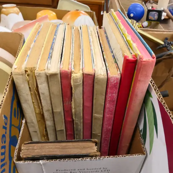 LOT ASST CHILDREN'S ANNUALS + GUY'S ASTRONOMY BOOK