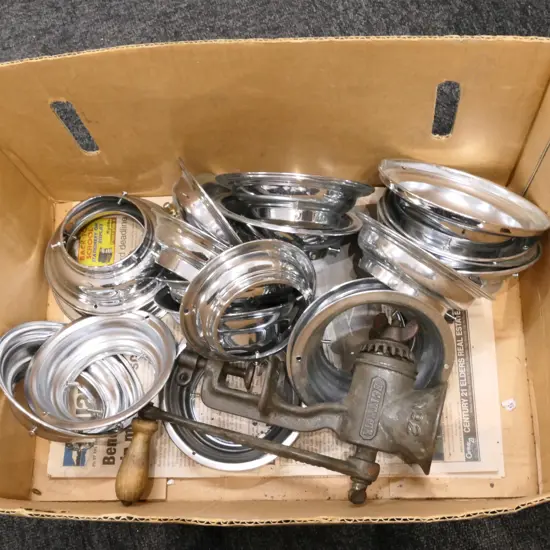 BOX LOT CHROME LIGHT FITTINGS AND MINCER