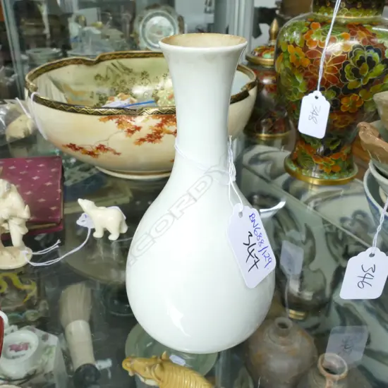 QUINBAI WHITE VASE 150MM H