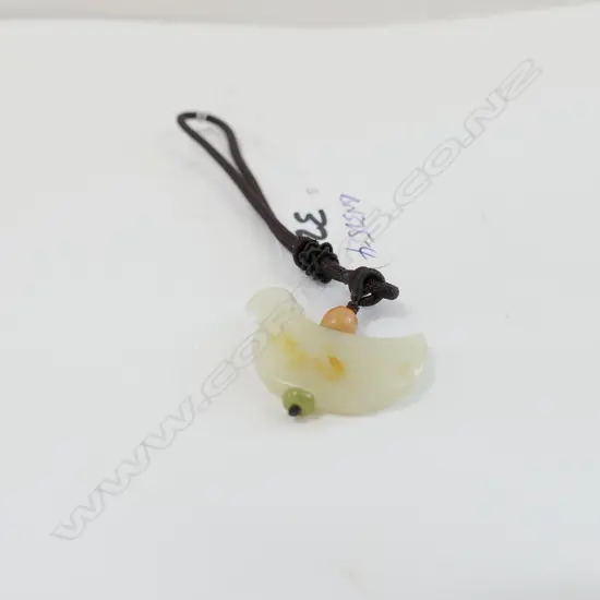 CARVED WHITE JADE BIRD PENDANT