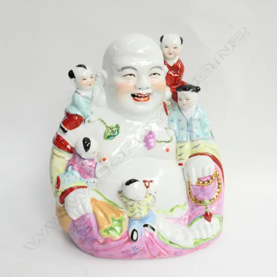 LAUGHING HOTEI WITH CHILDREN