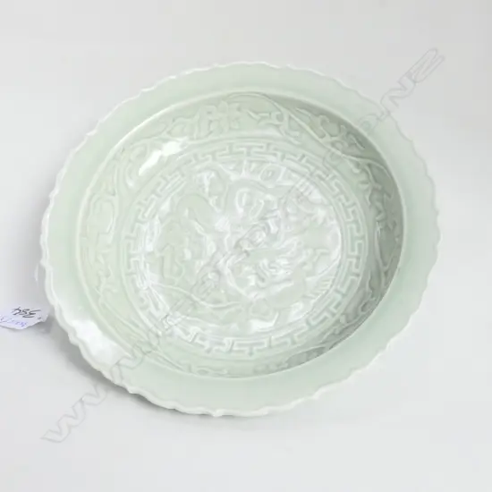 CELADON SHALLOW DISH WITH SERPENTINE RIM, SEAL MARK UNDER BASE. Dia.210mm