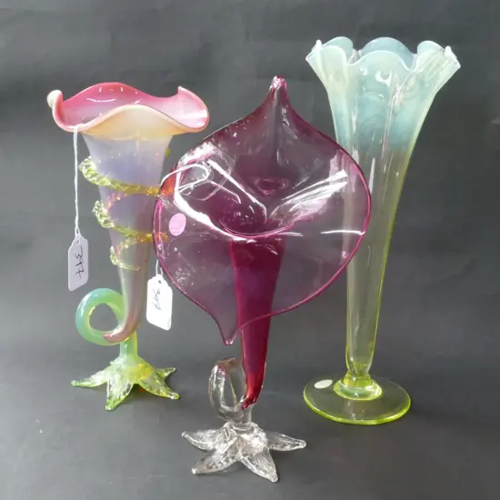 JACK IN THE PULPIT VASE TOGETHER WITH 2 OTHER FLARED VASES 1 WITH SMALL FAULT H260MM 18186