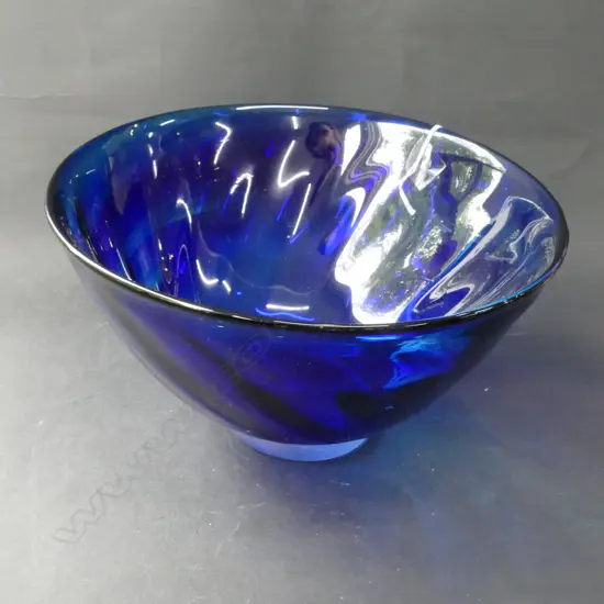 GARRY NASH SIGNED BLUE GLASS BOWL SIGNED & DATED '93