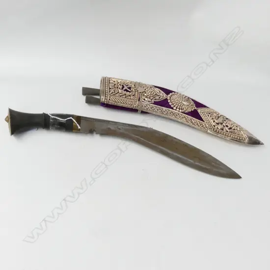 GURKHA KNIFE WITH ORNATE PIERCED SILVER SCABBARD L.370.