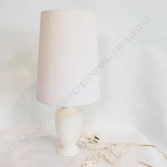 GAYLITE CROWN LYNN HANDPOTTED LAMP