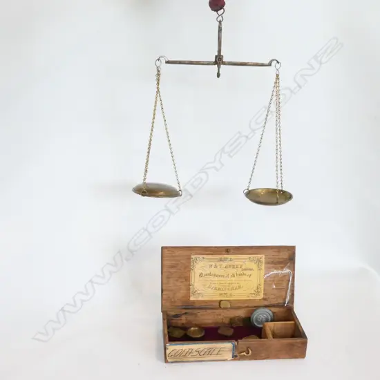 W&T AVERY LTD CASED GOLD SCALE WITH SOME WEIGHTS L.170MM 18398