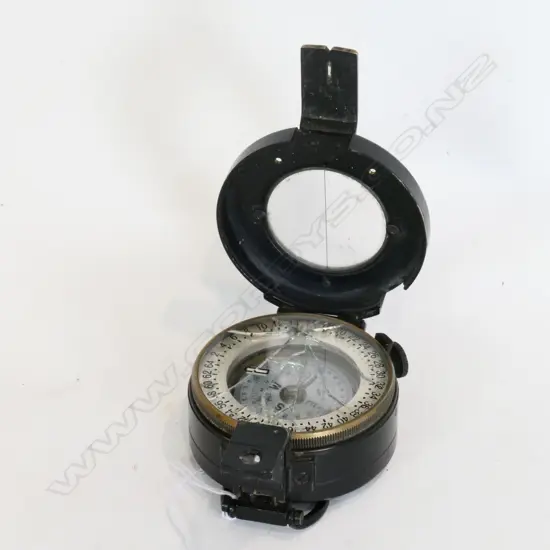 METAL CASED COMPASS WITH MOP DIAL INTERNAL GLASS BROKEN DIA.55MM 18963