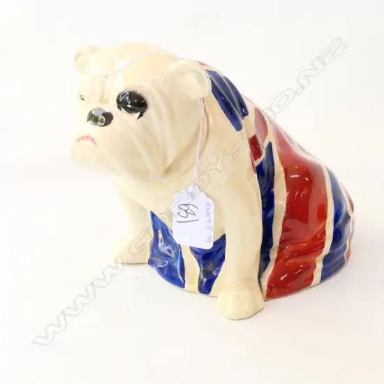 ROYAL DOULTON SEATED ENGLISH BULLDOG WITH UNION JACK RD#645648 H.160MM 18952
