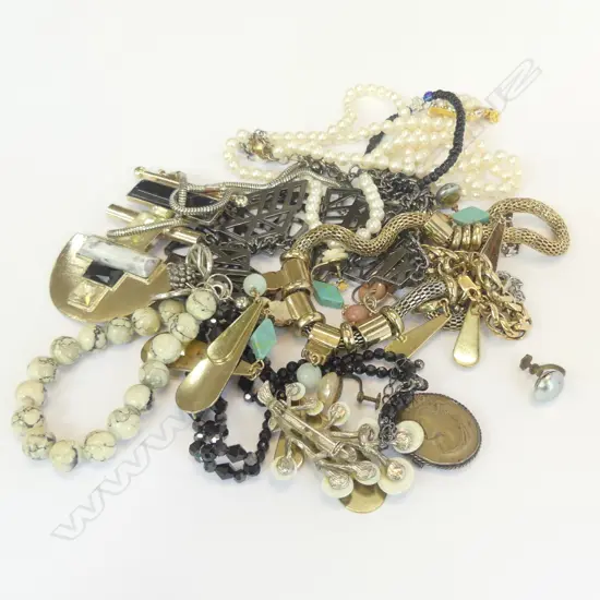 LOT ASST COSTUME JEWELLERY