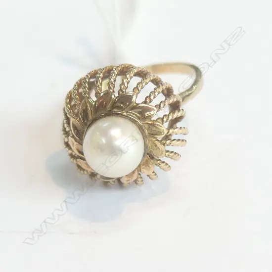 9CT GOLD PEARL SET RING 5.3gms