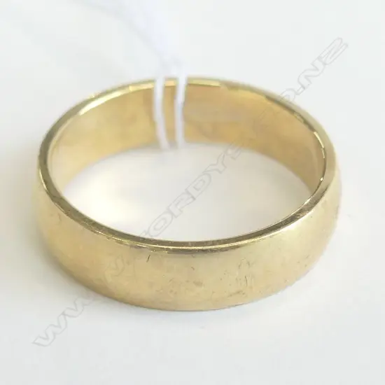 9CT GOLD WEDDER, 4.9GM