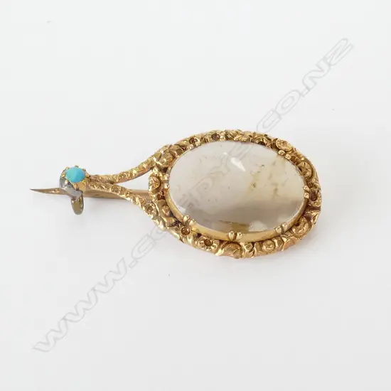 19THC GOLD GILT AND AGATE BROOCH