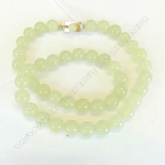 PALE JADE BEADS, GOLD? CLASP, L. 400MM