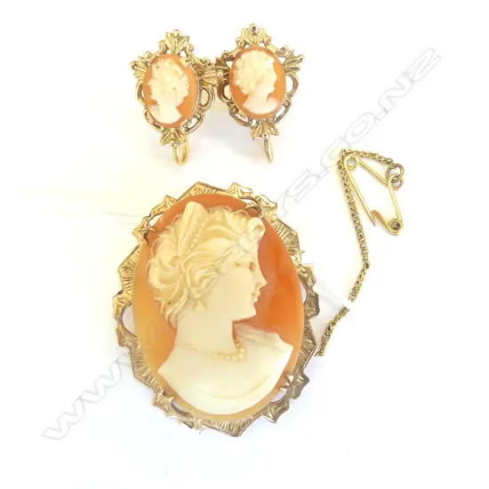 9CT GOLD MOUNTED CAMEO BROOCH & PR ROLLED GOLD EARRINGS
