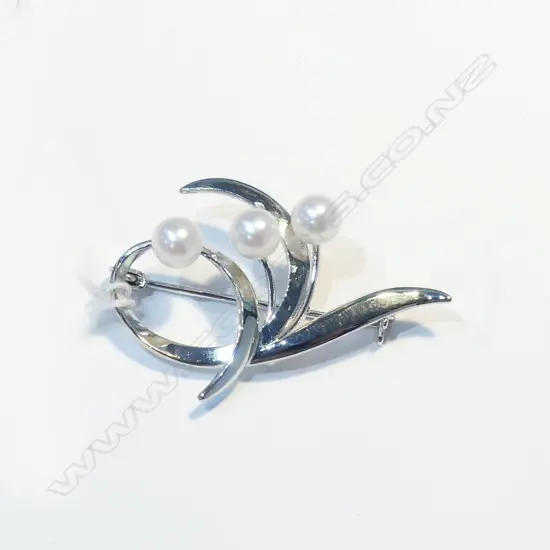 SILVER & AKOYA PEARL BROOCH