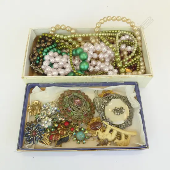 LOT ASST DRESS BEADS + BROOCHES