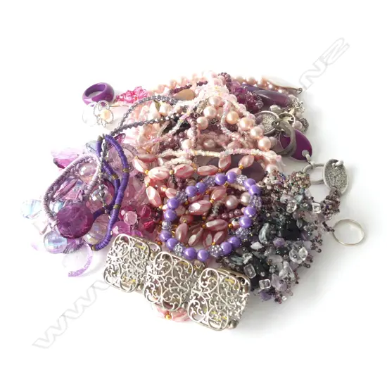 ASSORTED GOOD COSTUME JEWELLERY