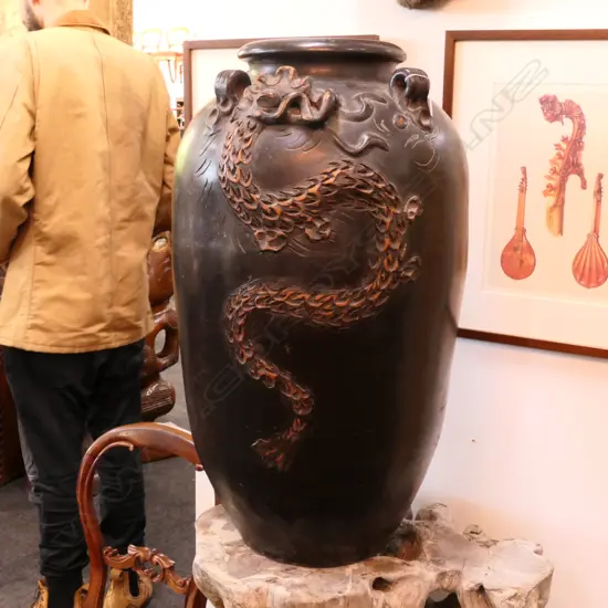 TERACOTTA GARDEN POT W/ DRAGON DECORATION H. 725MM