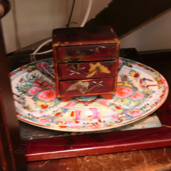 JAPANESE SMALL TRINKET CHEST/ASHET/+PAINTING