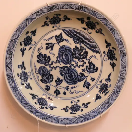 BLUE & WHITE MING-STYLE DISH DECORATED WITH FRUITING VINE. Dia.295mm