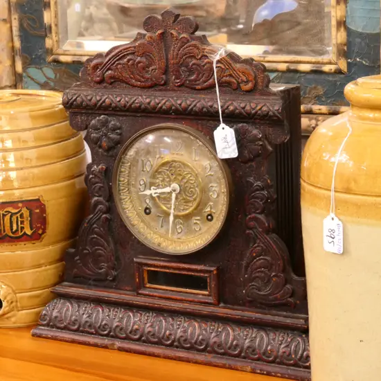 INGRAHAM COMPANY OAK FRAMED MANTEL CLOCK WITH BRASS DIAL KEY & PENDULUM H.400MM 18927