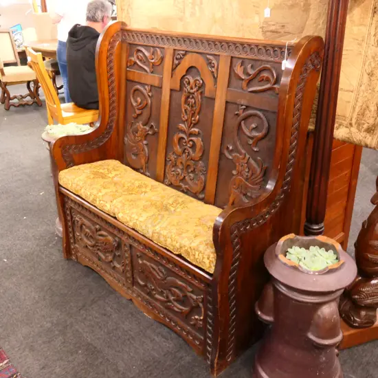 CARVED OAK SEATEE 1220MM W 1280MM H