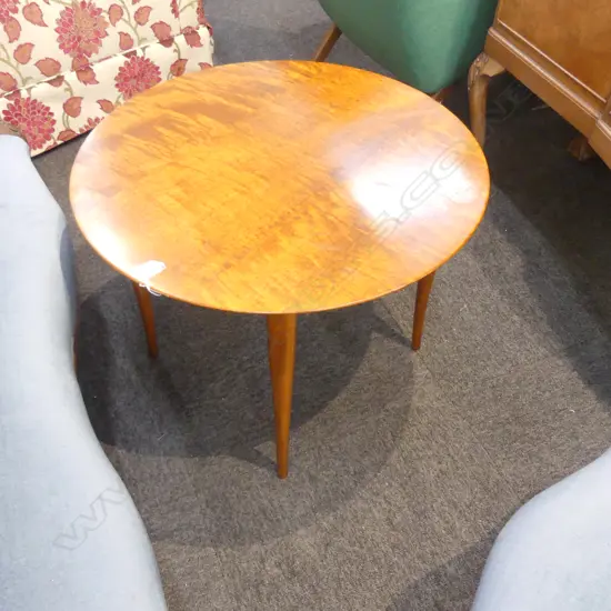 A RETRO FLAME MAHOGANY SIDE TABLE D 600 MM