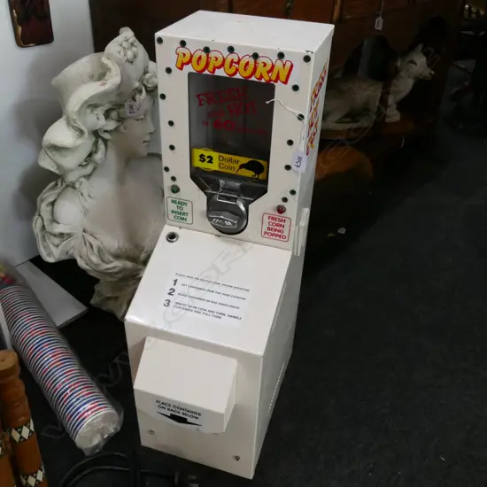 VINTAGE POPCORN MACHINE (WORKING) AND CUPS
