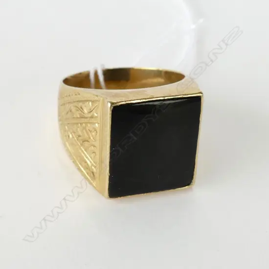 MENS GOLD & JET DRESS RING 18CT 12.3gms