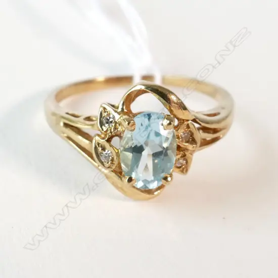 9CT AQUAMARINE & DIAMOND RING